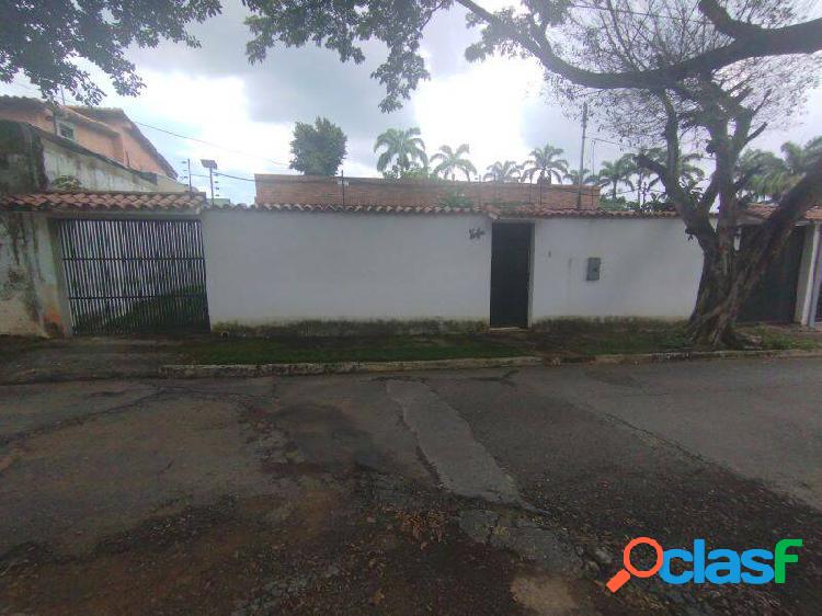 Espaciosa Casa a Remodelar en Colinas de Guataparo