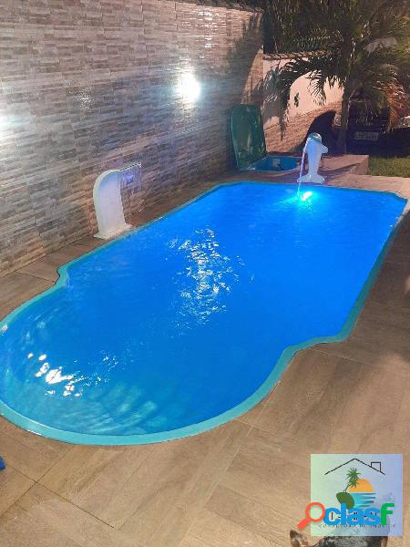 Linda Casa com Piscina dentro de Condomínio em Unamar -