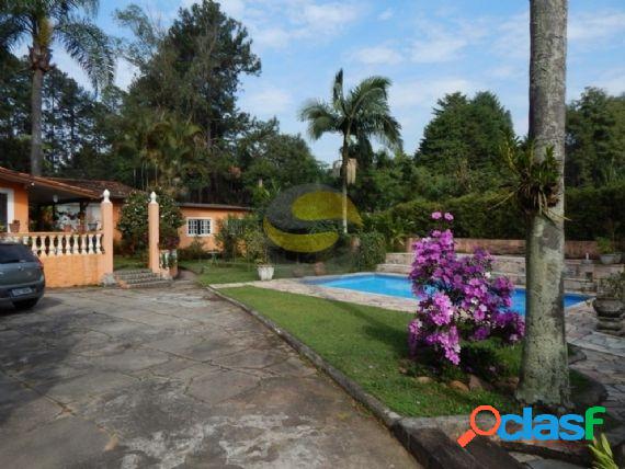 Linda casa no miolo da granja com dormitoacuterios