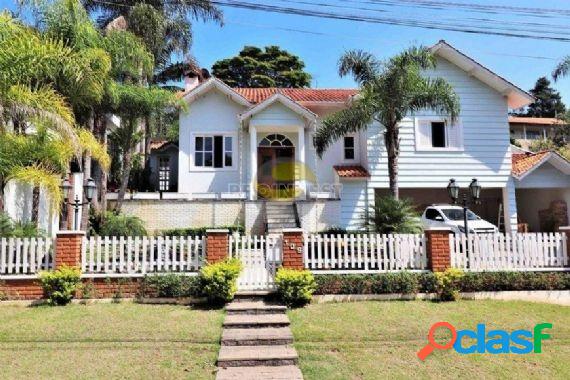 Linda casa teacuterrea com suiacutetes Condomiacutenio Dom