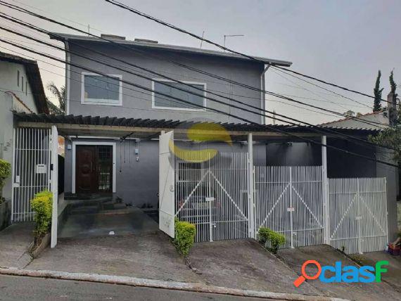 Oacutetimo sobrado com suiacutetes em rua sem saiacuteda