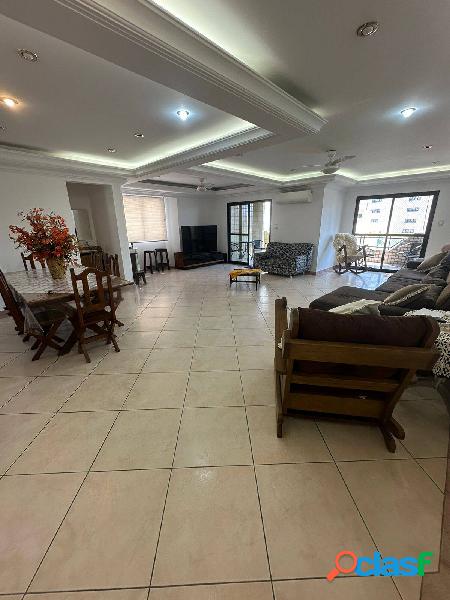 Apartamento GRANDE com varanda, 3 quartos! Praia Grande