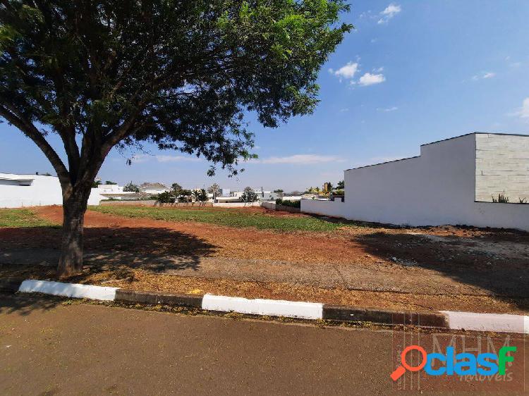 Belo terreno com 873,85m² no Portal das Estrelas