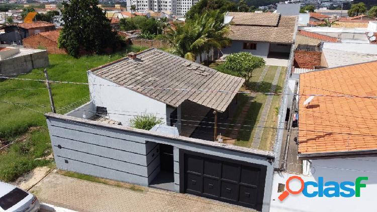 Casa com 3 dormitórios e amplo terreno no Jardim Solange