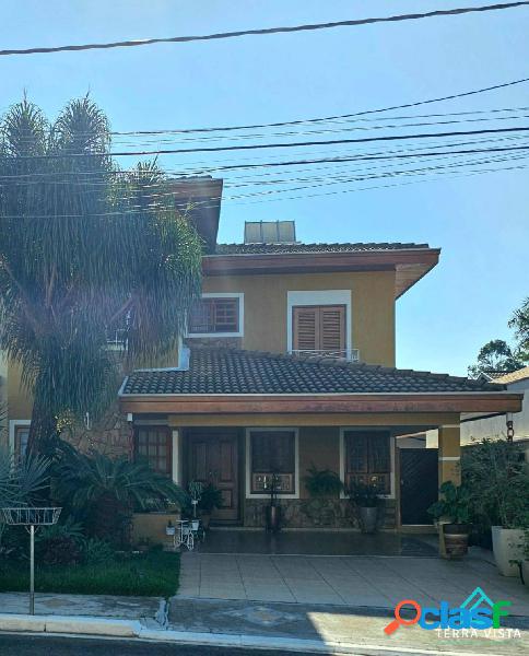 Casa de condomínio com 3 quartos, 250m², à venda em