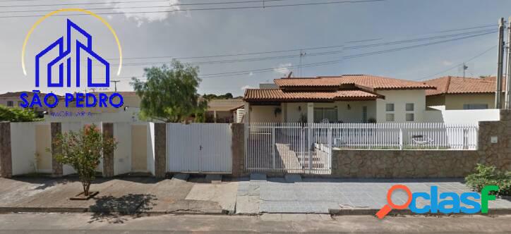 Casa localizada no Bairro Jardim Navarro