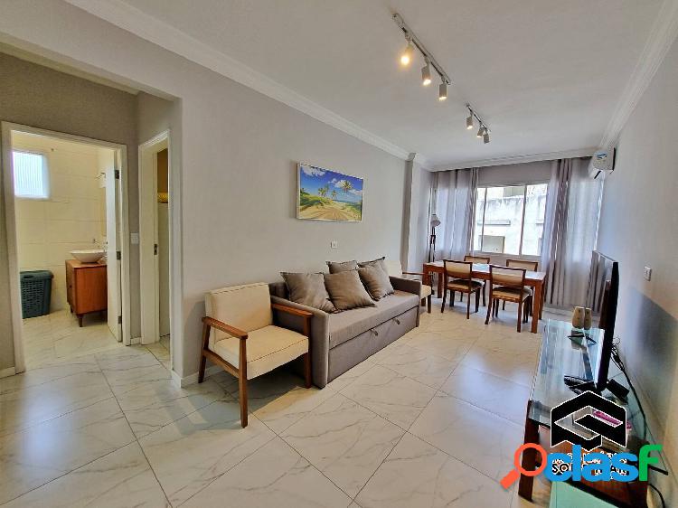 LINDO APARTAMENTO REFORMADO, APENAS 100m DO MAR, COM 01