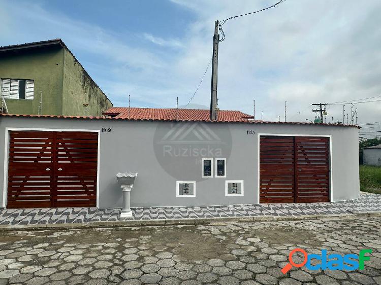 Casa nova com piscina á venda em Itanhaém, litoral Sul de