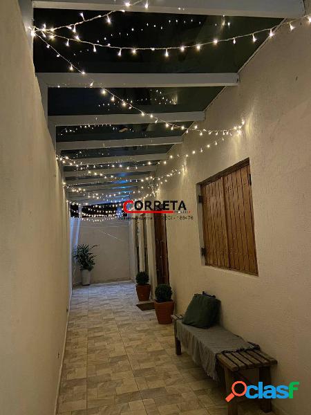 835 - VENDO CASA LINDA COM LOCALIZAÇÃO EXCELENTE EM