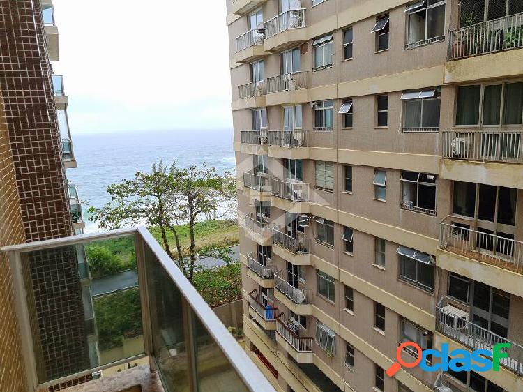 Apartamento de 4 Quartos para Venda em Copacabana com 185