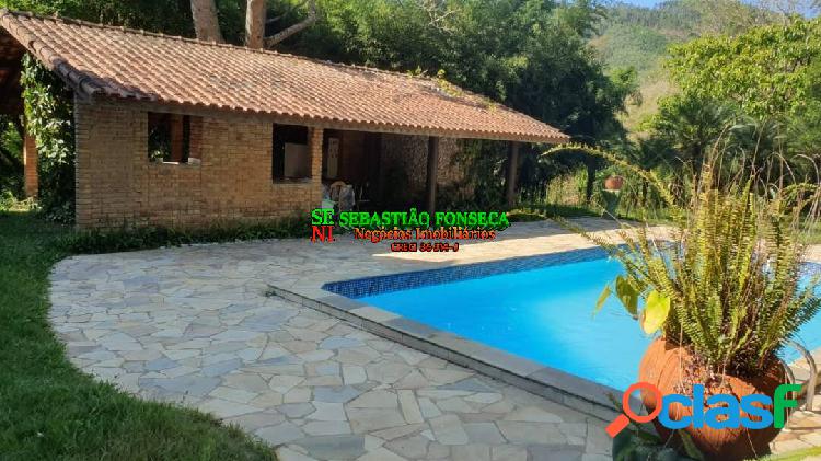 Bela chácara com piscina em Salesópolis - Alto Padrão
