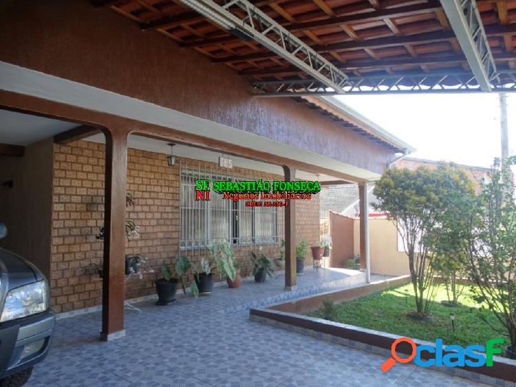 Casa Térrea com 3 Dormitórios e Terraço no Jardim