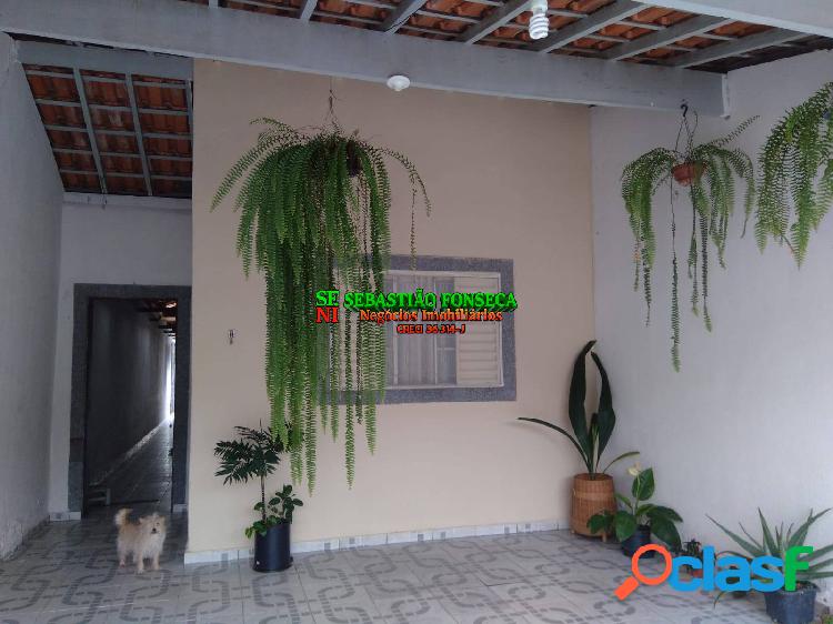 Casa com 02 Dormitórios próximo a Vila Tesouro