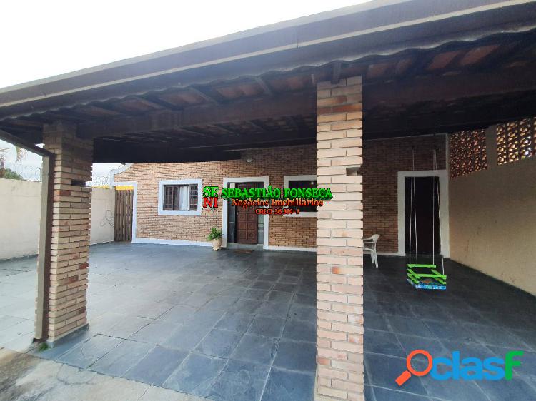 Casa com 03 Dormitórios em Condomínio no Urbanova