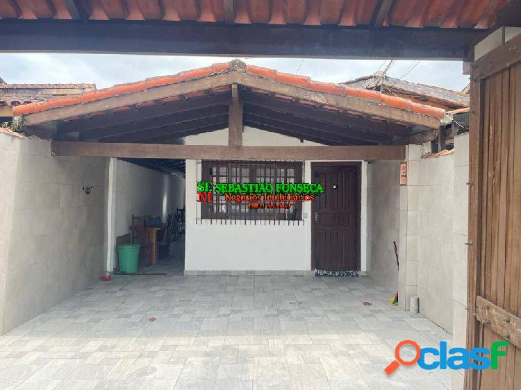 Casa com 2 dormitórios próximo à praia em Caraguatatuba-