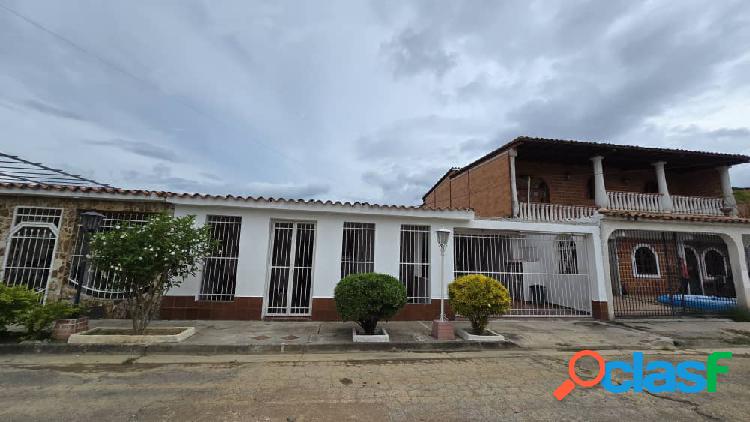 Casa en Flor Amarillo Urb. Fundación Valencia