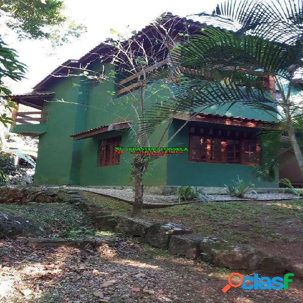 Casa sobrado 3 suítes condomínio fechado em Caraguatatuba
