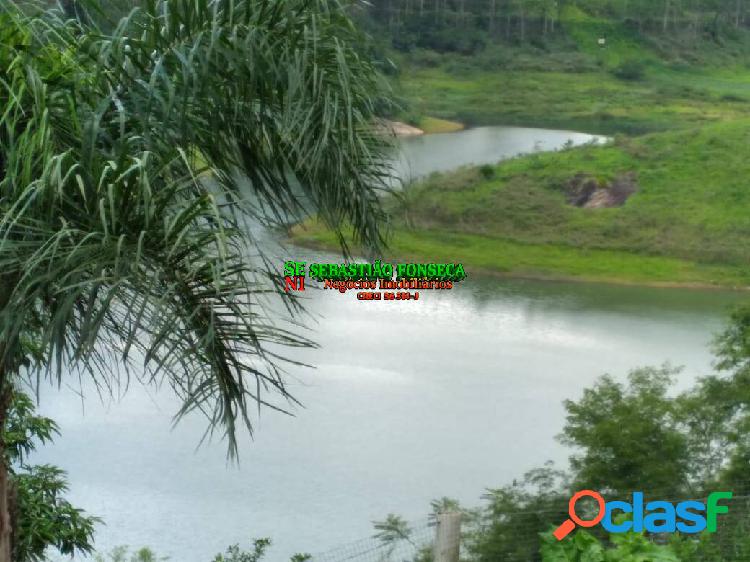 Chácara na beira da represa em Paraíbuna com escritura