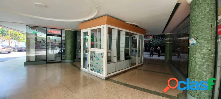 En venta local comercial exhibidor Planta baja cc. GARIBALDI