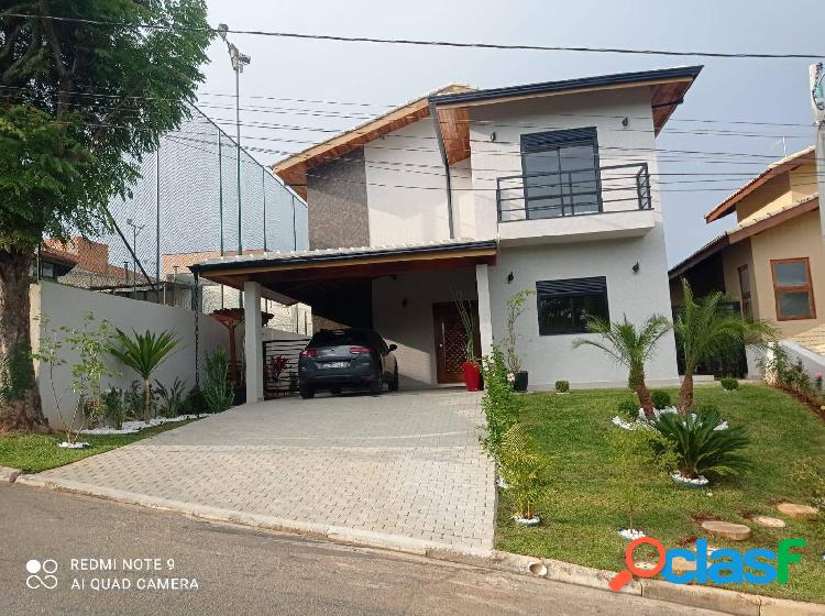 Linda casa em Atibaia - em condomínio (Santana)