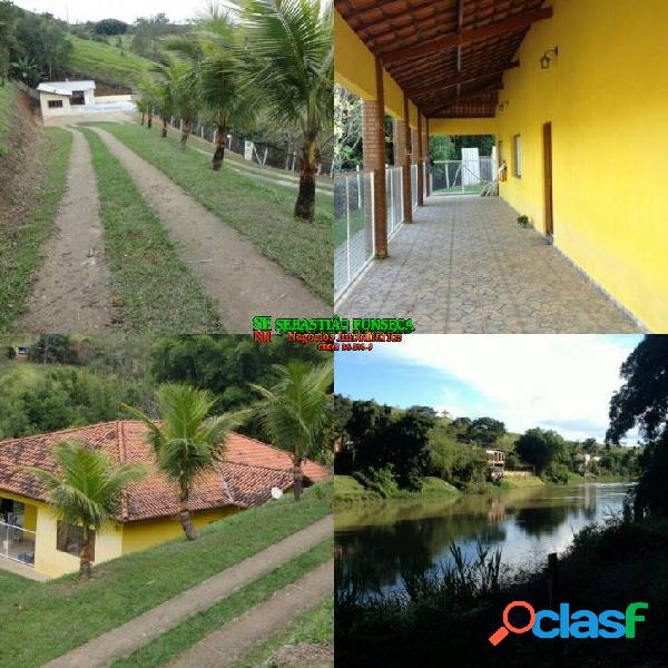 Linda chácara, com piscina especial para eventos em