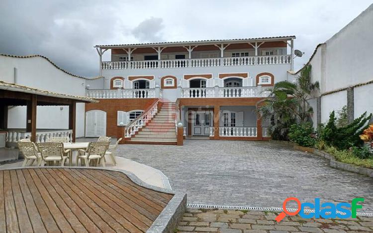 Mansão Neoclássica de 5 quartos no foguete em Cabo Frio.