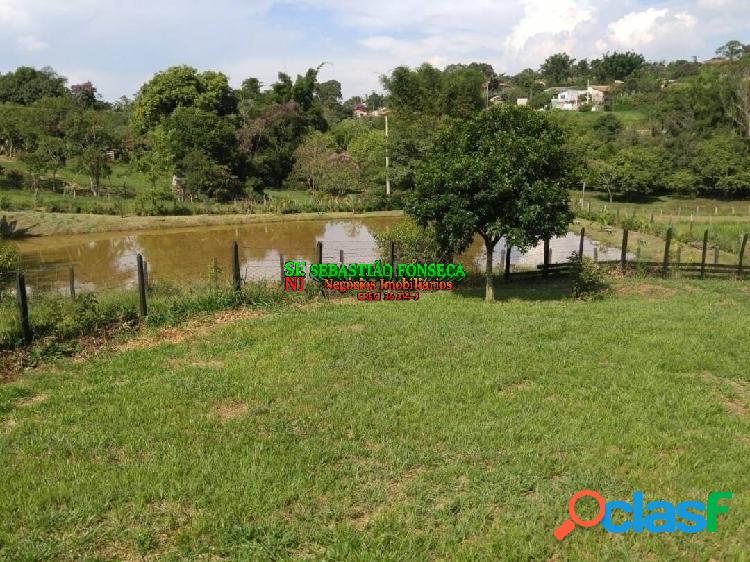 Maravilhoso Sítio 42000 m² com lago em Caçapava