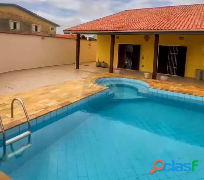 Oportunidade, casa com piscina, lote inteiro á 740m do mar