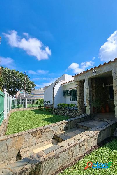 Quinta en venta impecable en Esquina de un sólo nivel,