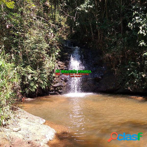 Sítio com cachoeira na região de Caçapava