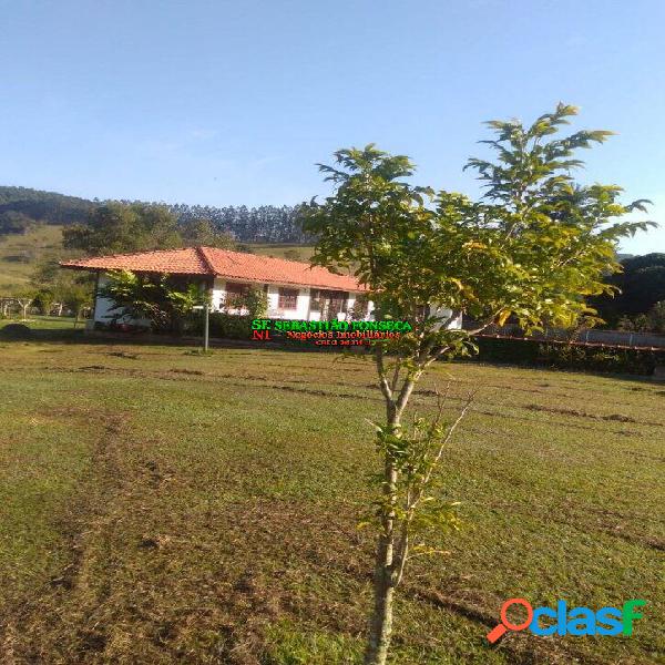 Sítio com casa grande, piscina em Paraibuna