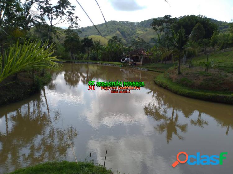 Sítio com lago e água de mina em Monteiro Lobato