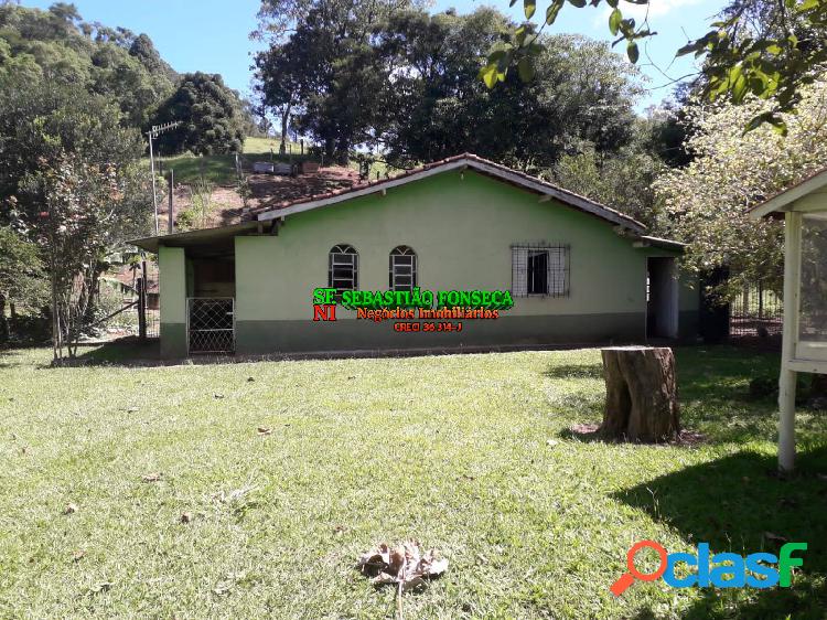 Sítio com riacho em Jambeiro