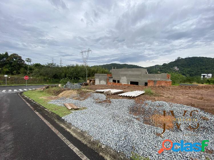 Terreno de Esquina no Condomínio Privilège