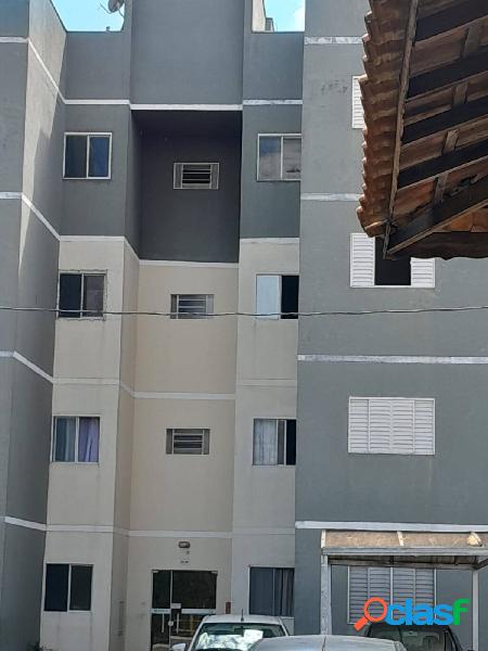 VENDE- SE APARTAMENTO DE 2 DORMITÓRIOS EM RESIDENCIAL