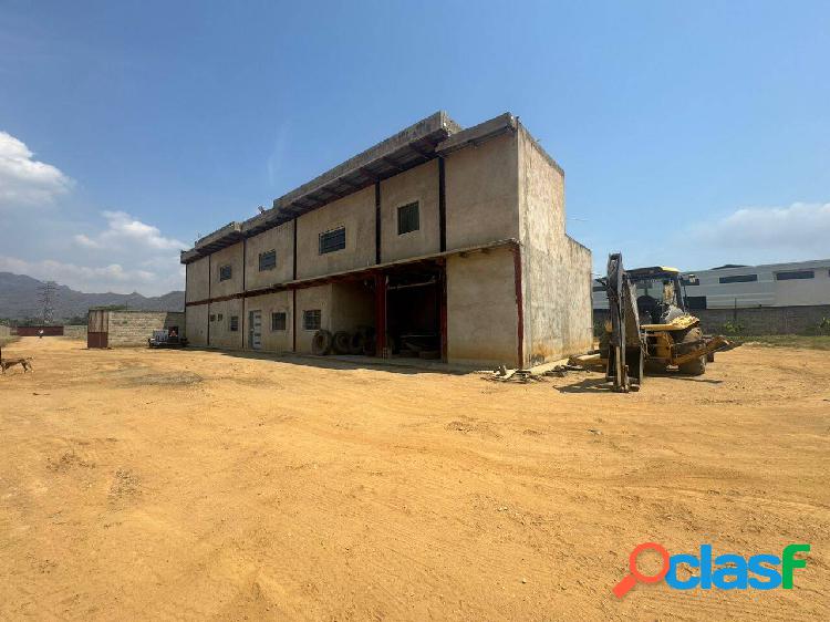 Se vende Terreno 10.000m2 con Galpón Ubicado en carretera