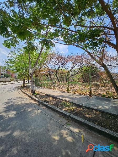Venta de terreno comercial en Av. Don julio Centeno