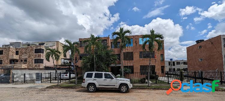 Alquiler de apartamento en urb El Bosque, vigilancia y calle