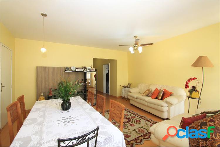 Apartamento com 3 quartos, 139m², à venda em Porto Alegre,