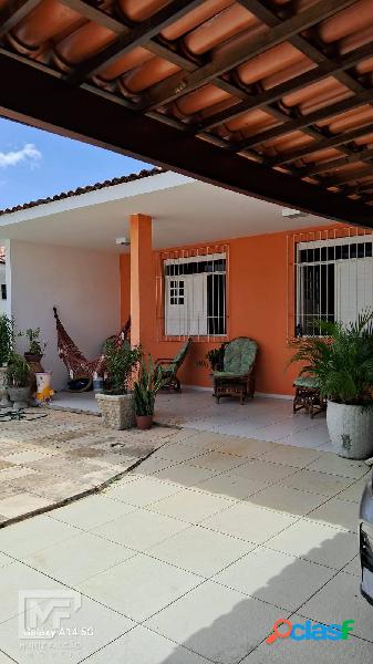 Casa com cinco quartos (duas suítes), piscina, Gruta de