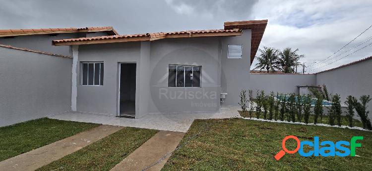 Casa nova com piscina á venda em Itanhaém - 1300m do mar.