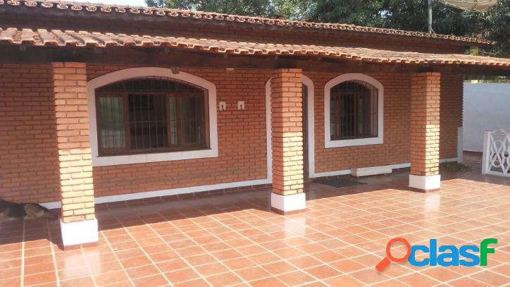 Chácara com 3 dormitórios com 276m² por R$ 1.350.000,00
