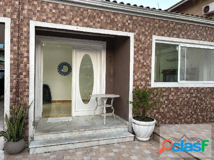 Novidade! Casa Alto Padrão com Piscina e Churrasqueira -