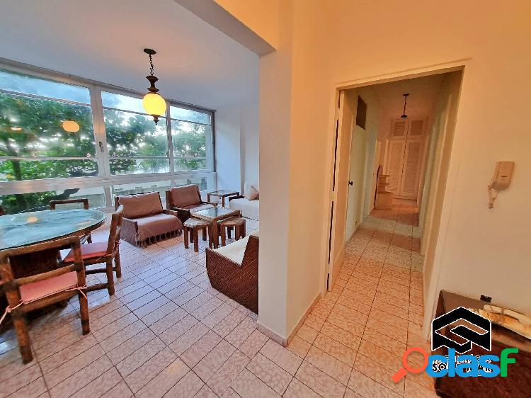 OPORTUNIDADE, AMPLO APARTAMENTO FRENTE AO MAR, 01 VAGA!