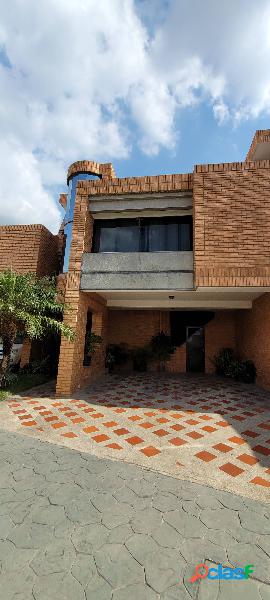 VENDO HERMOSO TOWNHOUSE AMOBLADO Y EQUIPADO LISTO PARA