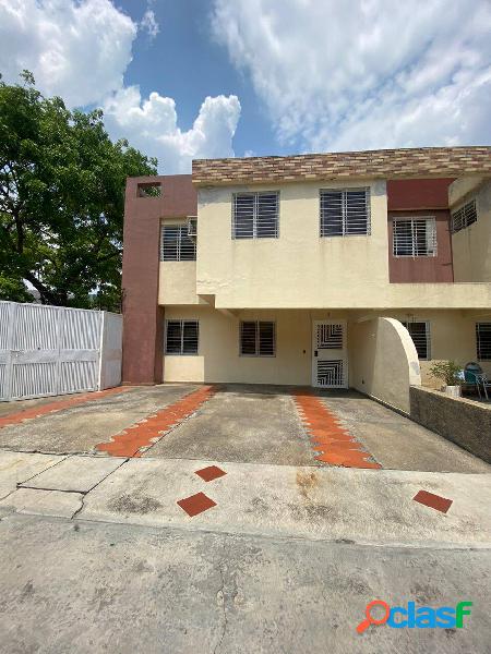 Amplio y Comodo Townhouse En Venta En El Bosque