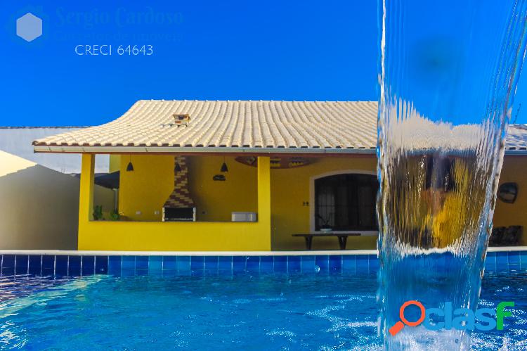 CASA NA PRAIA COM PISCINA EM AMPLO TERRENO A 500M DO MAR