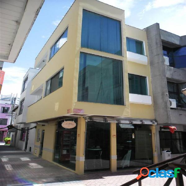 Centro Comercial Alphaville - Calçada das Acácias