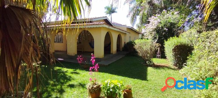 LINDA CASA TÉRREA EM PIRACAIA, BAIRRO NOBRE, (JARDIM SANTOS