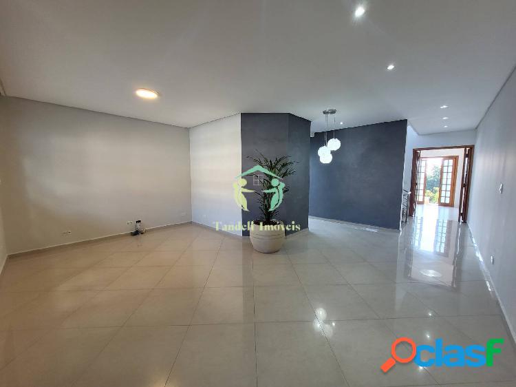 Sobrado à venda com 245m², 3 quartos e 5 vagas (Cidade